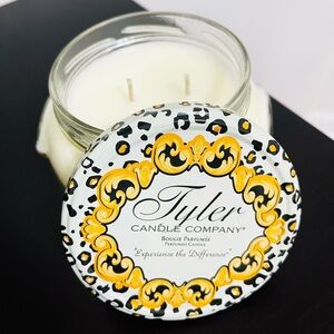 NEW 2 Wick Tyler Candle Company Scented Candle BOUGIE PARFUMEE